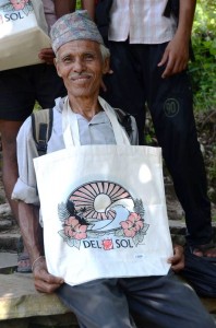 Del Sol Color-Changing Tote Bag in Nepal