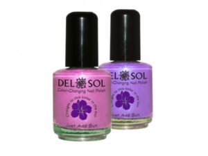 color-changing foxy nail polish by del sol