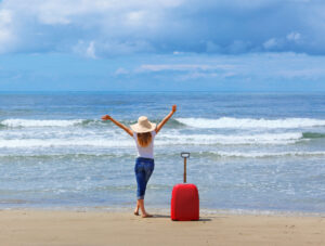 red-bag-girl-traveling-beach