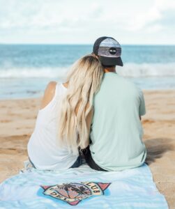 del-sol-hawaii-beach-towel-travel-trends